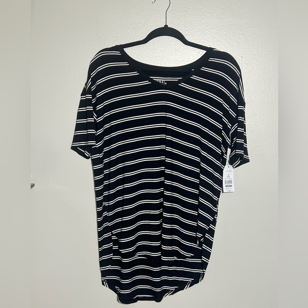 Time and Tru Black and White Striped Short Sleeve Top